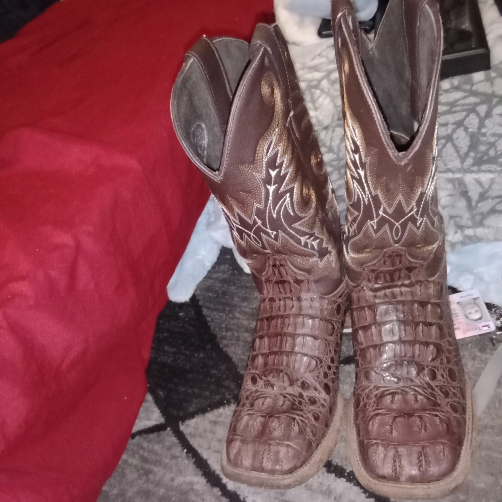 Revolution boots size 6 men